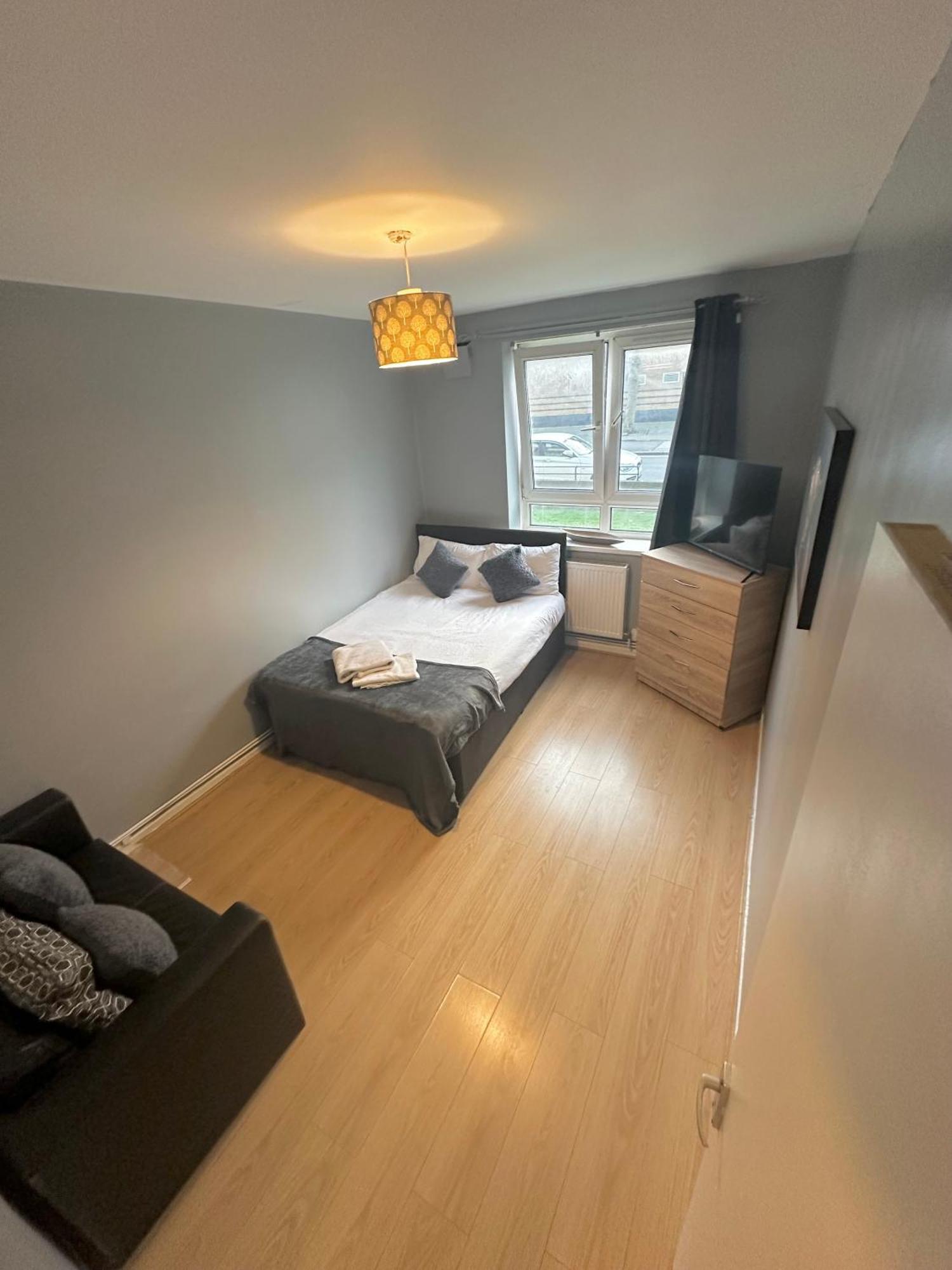 1 Bedroom Flat In Whitechapel, Лондон Екстериор снимка