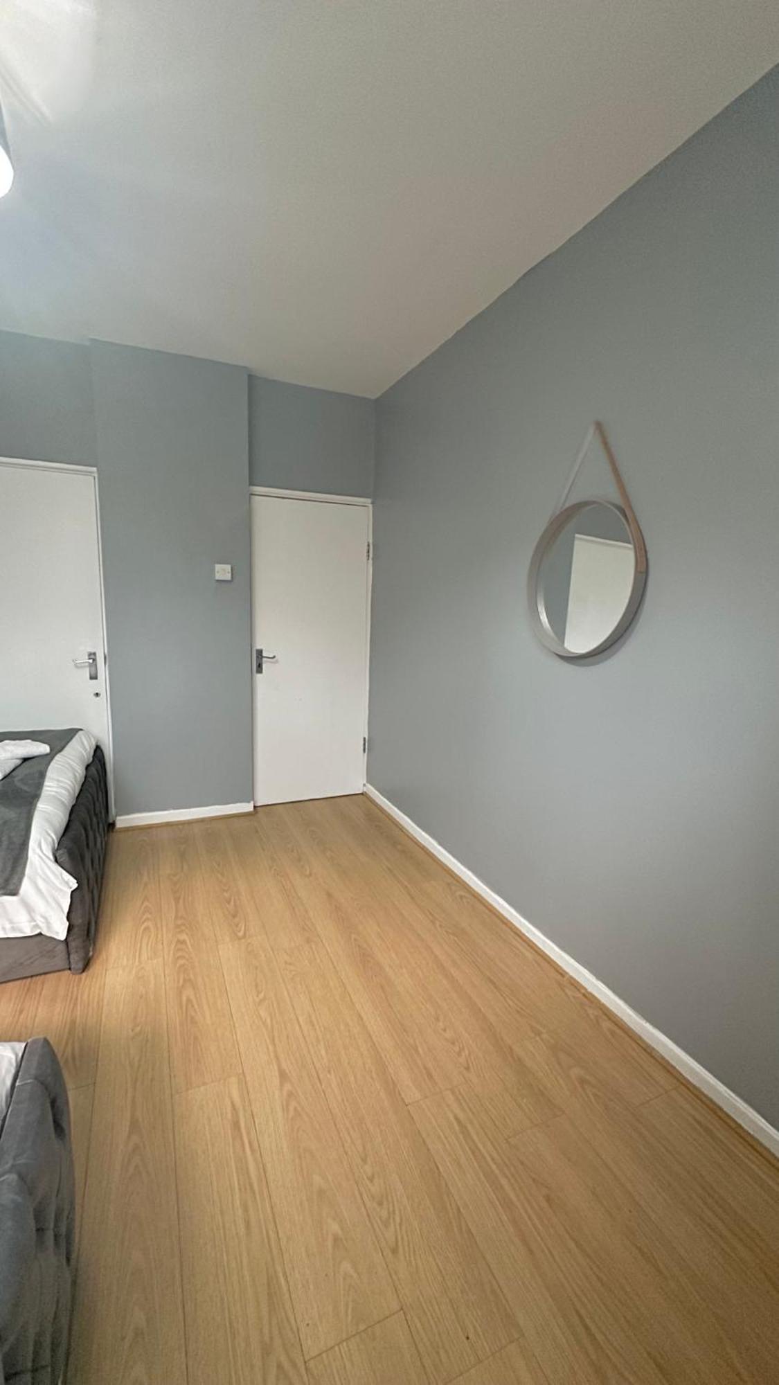 1 Bedroom Flat In Whitechapel, Лондон Екстериор снимка