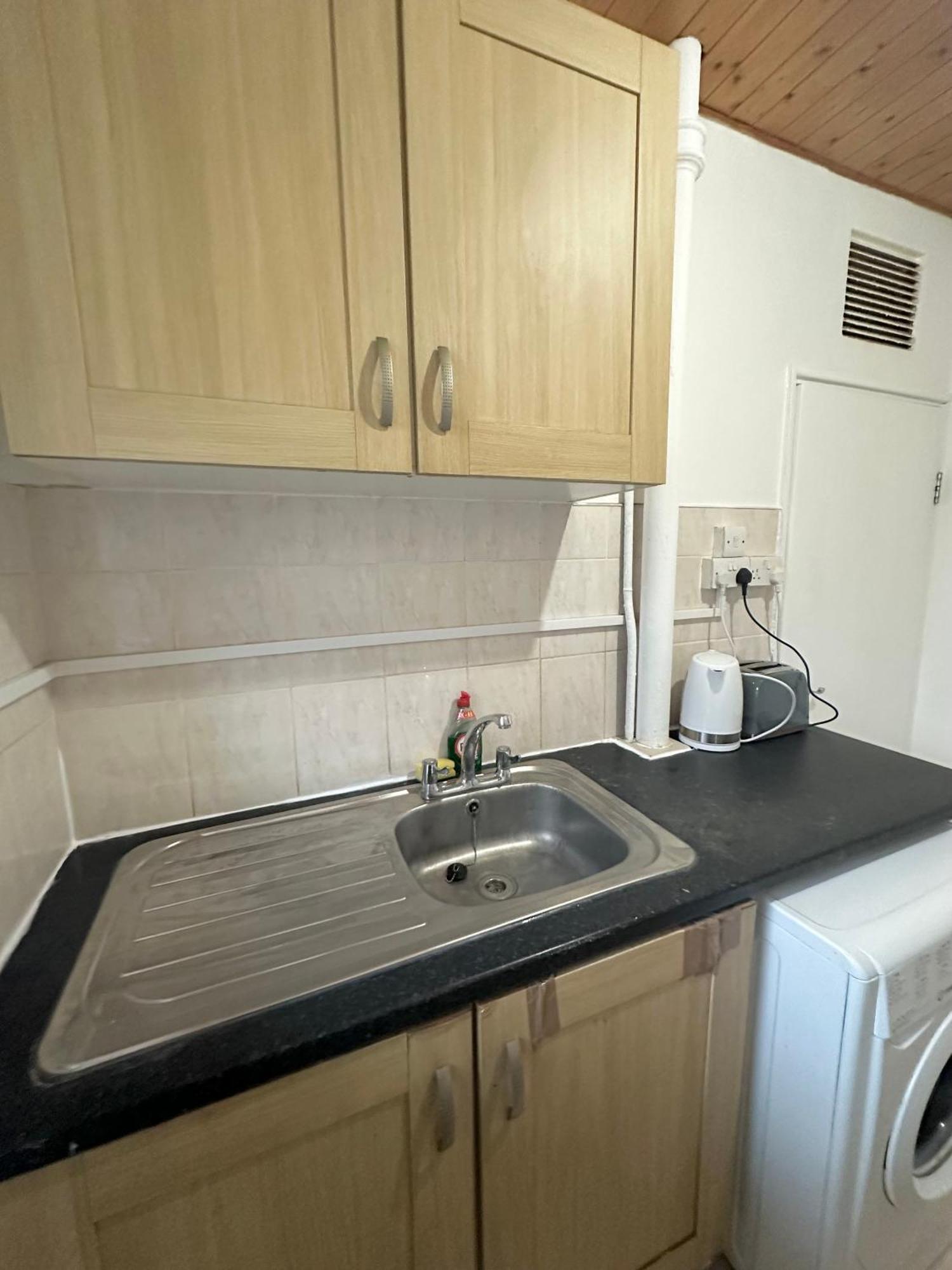 1 Bedroom Flat In Whitechapel, Лондон Екстериор снимка