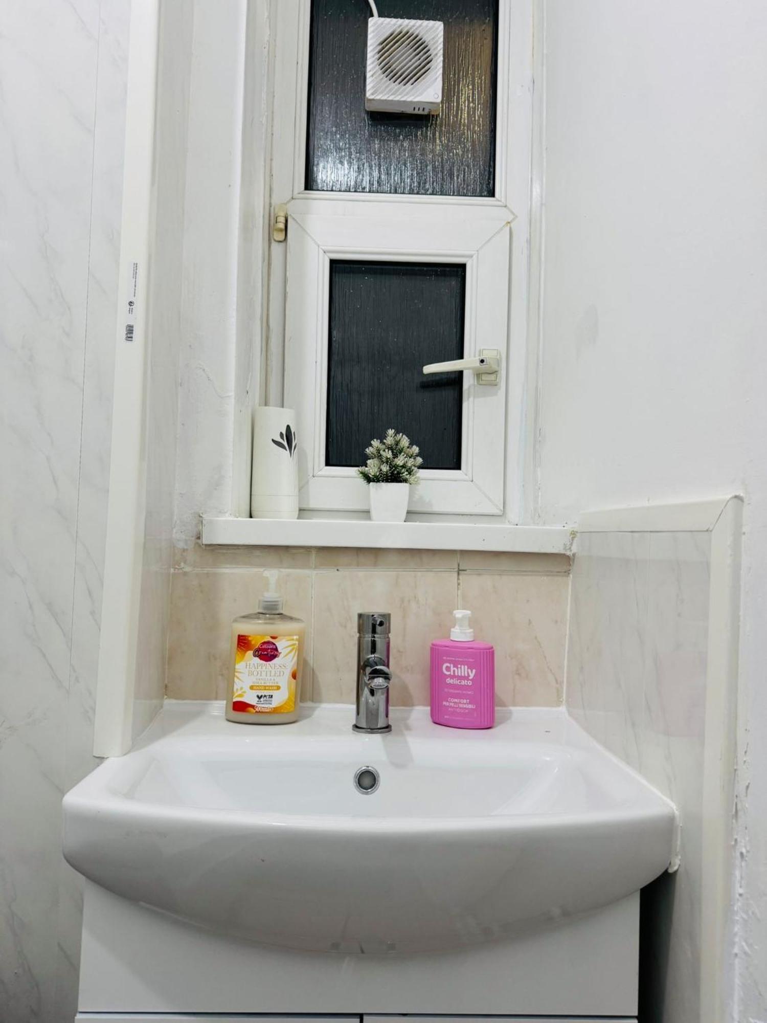 1 Bedroom Flat In Whitechapel, Лондон Екстериор снимка